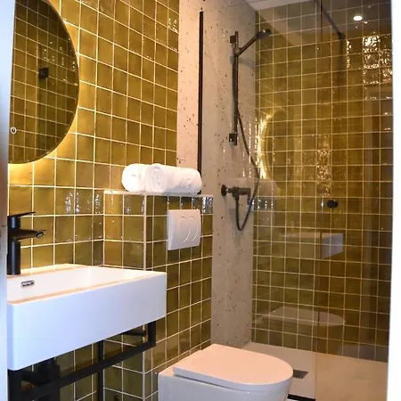 Hotel La Garrigue & Bar Piscine