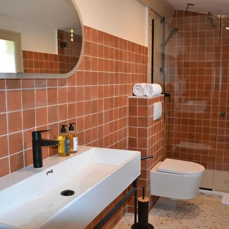 Hotel La Garrigue & Bar Piscine 2*