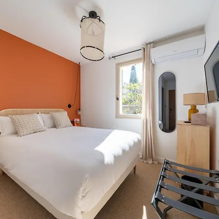 La Garrigue & Bar Piscine Hotel