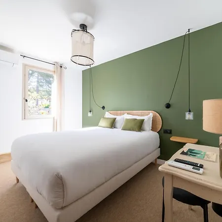Hotel La Garrigue & Bar Piscine 2*