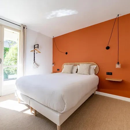 La Garrigue & Bar Piscine Hotel