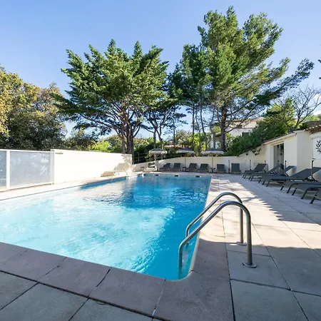 Hotel La Garrigue & Bar Piscine 2*