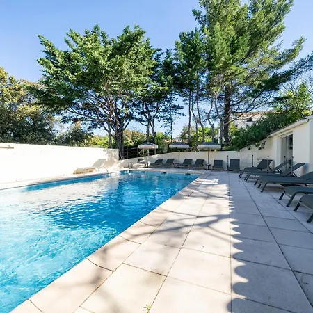 La Garrigue & Bar Piscine 2*
